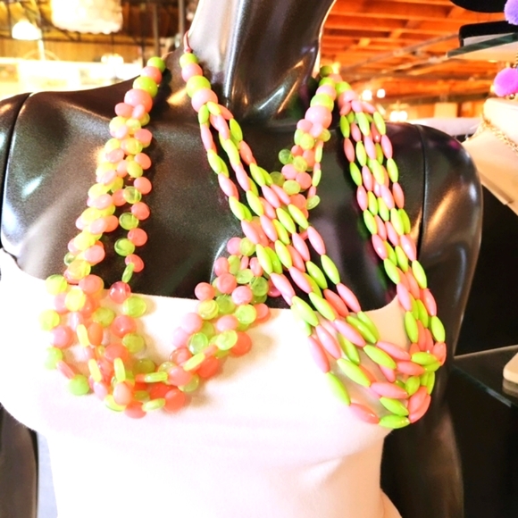 ππ Pretty in Pink and Green Statement Necklace with Earrings - Rounds - Picture 11 of 16